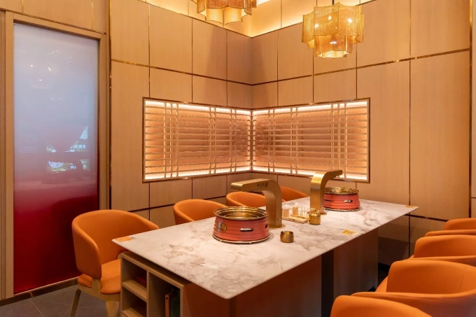 烤肉店上排煙炭（tàn）火烤肉桌