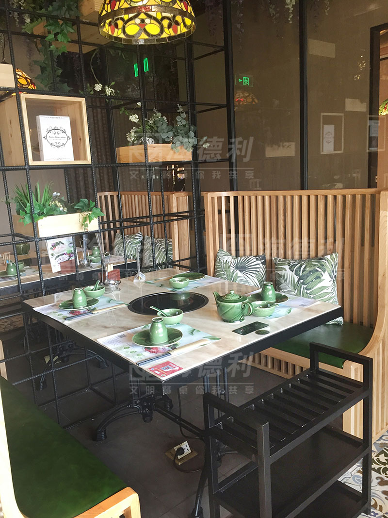 十大黄色软件官方版（lì）四季椰林火鍋店餐桌椅案例圖2