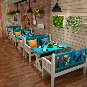 圖案眾多的（de）印花布裝飾餐桌實拍圖