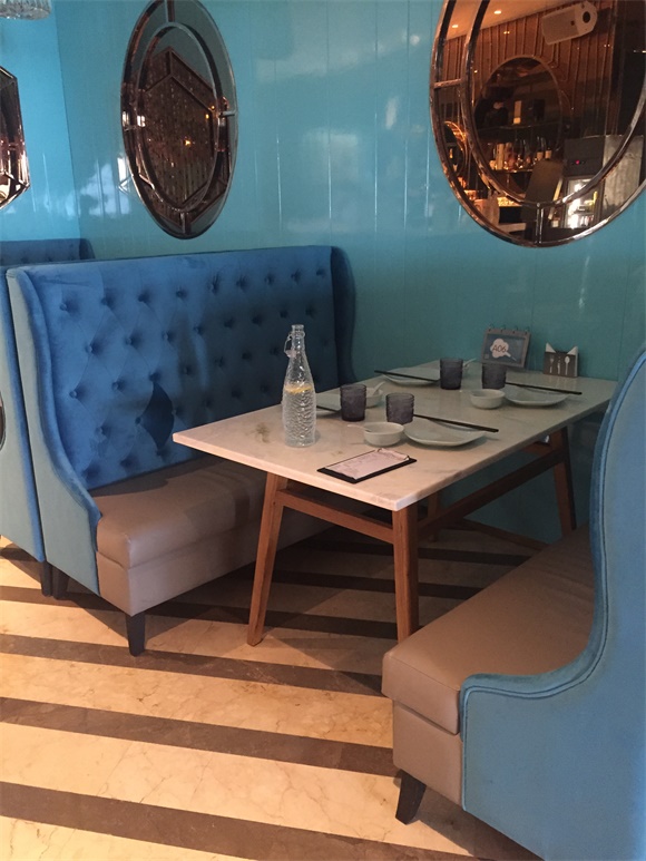 荷庭精致湘（xiāng）菜主題餐廳（tīng）方（fāng）形餐桌