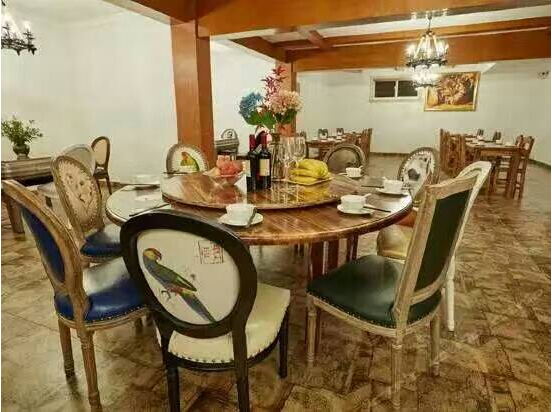 餐（cān）廳餐桌（zhuō）椅