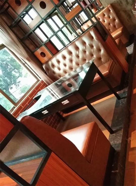 湘聚時（shí）尚餐廳餐桌實拍