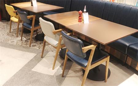 咖（kā）啡廳桌椅