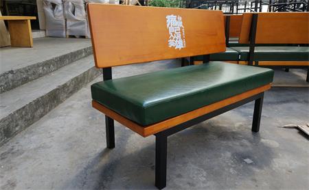 卡（kǎ）座沙發