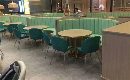 餐廳（tīng）桌椅