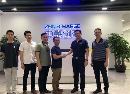 十大黄色软件官方版家（jiā）具與中惠創智合影