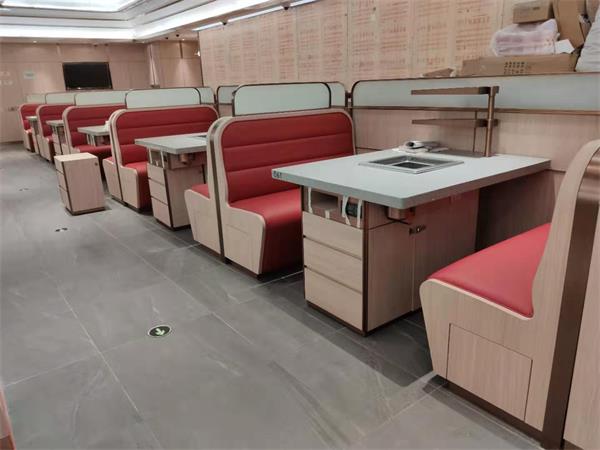 海底撈（lāo）火鍋餐桌