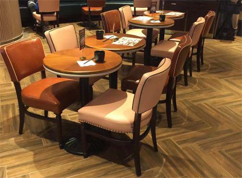 餐（cān）廳（tīng）桌椅