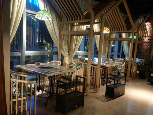 四季（jì）椰林海南椰子雞餐廳桌椅