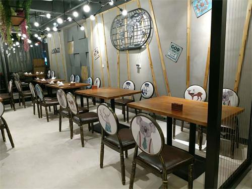 川（chuān）菜館實木餐桌椅