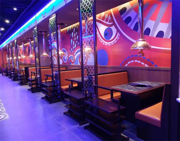 杭（háng）州（zhōu）鮮三椒魚（yú）頭（tóu）火鍋桌椅