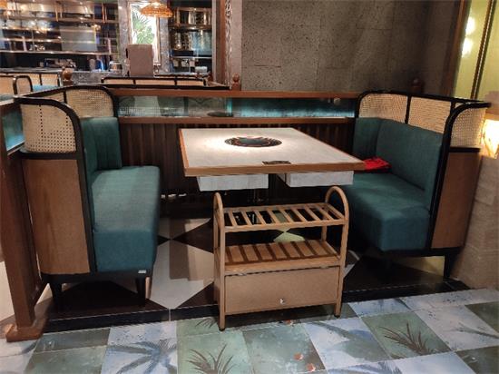 海南椰子雞四季椰林火（huǒ）鍋桌椅