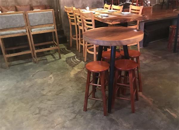 梨渦淺笑Live音樂現場餐（cān）廳桌椅展示