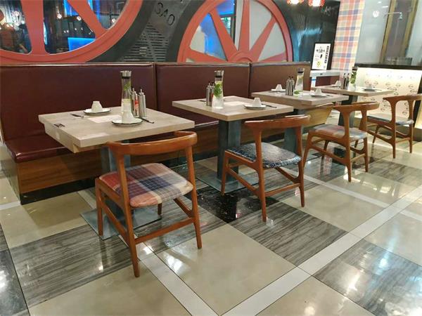 日日（rì）香鵝肉飯店北京店餐廳桌椅