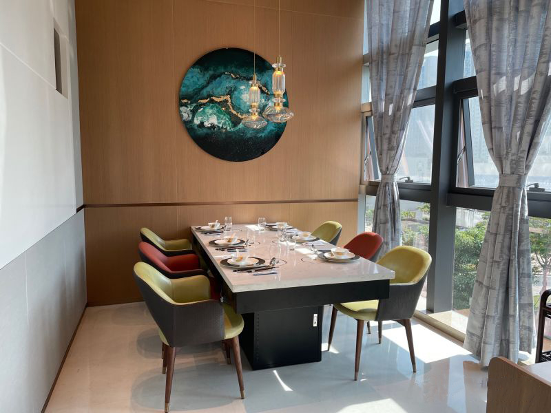 6人位一人一鍋小火鍋桌子帶電磁爐一體餐（cān）桌