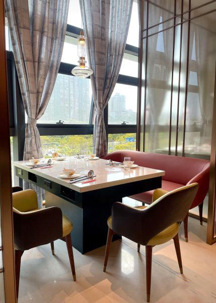 6人位（wèi）一人（rén）一鍋小火鍋桌子帶電磁爐一體餐桌（zhuō）