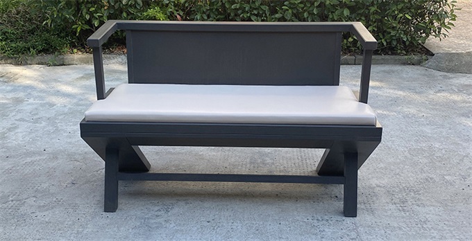 現代（dài）簡約高級灰實木皮軟包卡（kǎ）座沙發