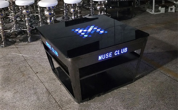 酒吧KTV包（bāo）廂（xiāng）不鏽鋼鋼化玻璃發光茶幾酒吧散（sàn）台桌