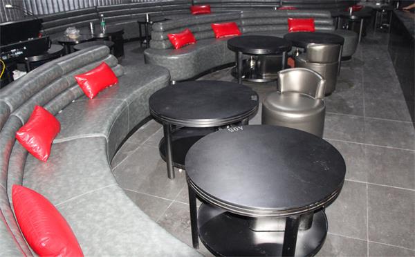 高檔不鏽鋼酒吧桌_酒吧（ba）茶（chá）幾沙發