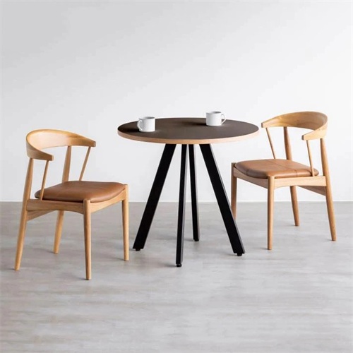 咖啡（fēi）館簡約休閑兩人位（wèi）實木餐桌椅