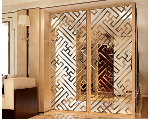 8K鏡麵鈦金不鏽（xiù）鋼（gāng）花格屏風_高（gāo）檔不鏽鋼屏（píng）風廠