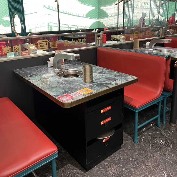 韓式烤肉店炭火烤肉（ròu）下排煙烤肉桌