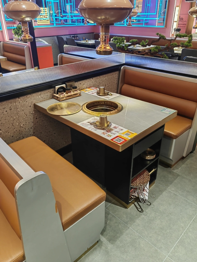 自助烤（kǎo）肉店上排煙炭火無煙烤（kǎo）肉桌（zhuō）