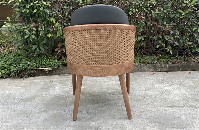 現代（dài）簡約茶餐廳（tīng）包廂北歐實木灰色皮椅（yǐ）子