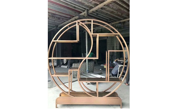 定製（zhì）拉絲玫瑰金輕奢不（bú）鏽鋼（gāng）展示櫃_不鏽鋼展櫃定做