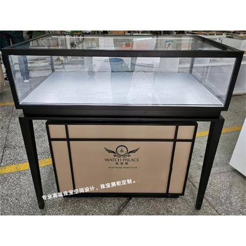 精品（pǐn）玻璃珠寶展示櫃_黑色鈦金不（bú）鏽鋼烤漆老鳳祥珠寶櫃台