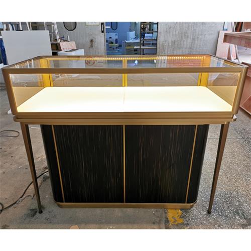 拉（lā）絲香檳金（jīn）不（bú）鏽鋼珠寶展櫃_高端珠寶展示櫃