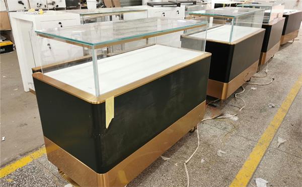 周大生（shēng）珠寶展示台_商場珠寶玉（yù）器首飾（shì）玻璃展示櫃