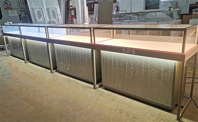 周六福珠寶最新款櫃台