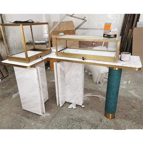 翡翠玉器（qì）專櫃櫃台_高端珠（zhū）寶展示櫃廠家製（zhì）作