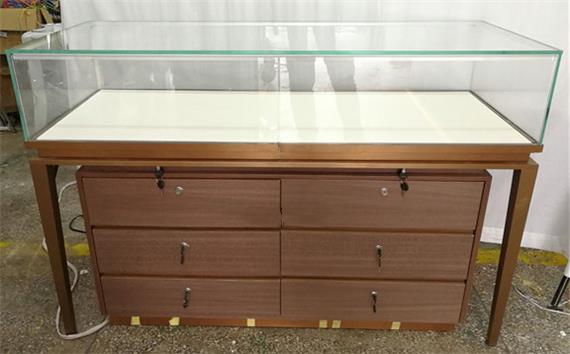 不（bú）鏽鋼珠寶展示櫃