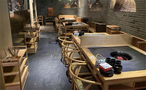 火鍋店桌（zhuō）椅