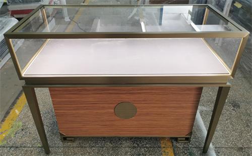 不（bú）鏽鋼珠寶櫃台