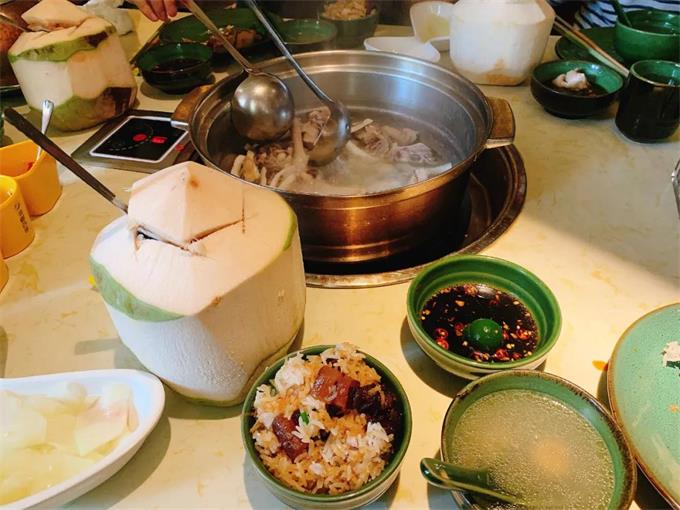 椰子雞火鍋（guō）