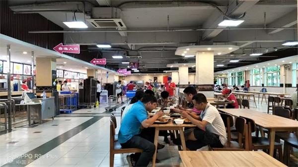 富士康食堂桌椅用（yòng）餐