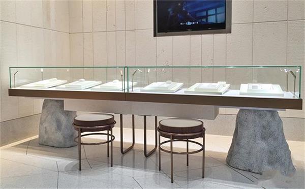 黃(huáng)金珠寶展示櫃