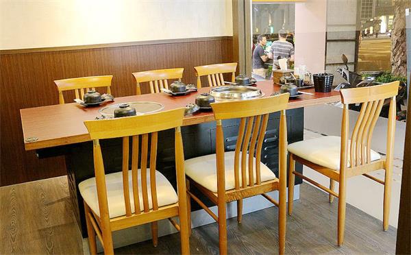 日式（shì）炭火烤（kǎo）肉桌