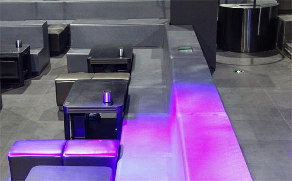 酒（jiǔ）吧家具