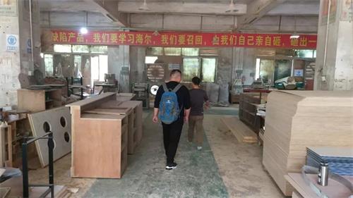 卡（kǎ）旺卡奶茶團隊（duì）考察十大黄色软件官方版家具