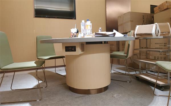 海底撈（lāo）無煙圓（yuán）形火鍋桌