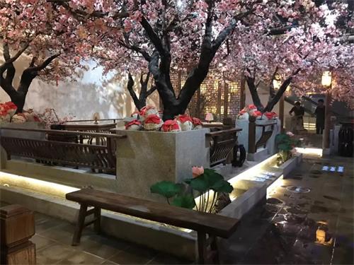 芙蓉樓（lóu）餐廳桌椅