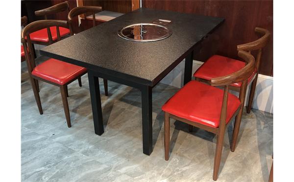 火燒（shāo）石烤肉（ròu）桌子