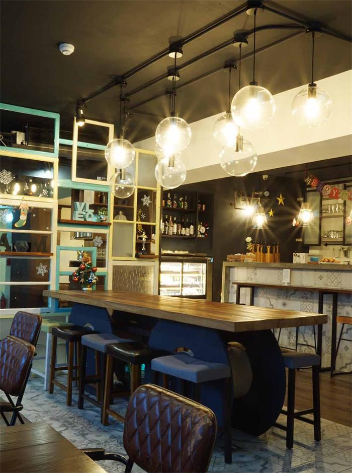 酒吧（ba）桌椅