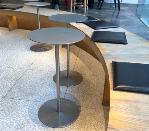 咖啡（fēi）奶茶店桌子椅子