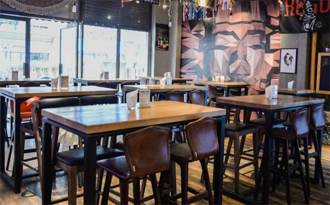 酒（jiǔ）吧桌椅