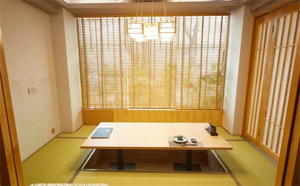 日本料理（lǐ）店桌椅